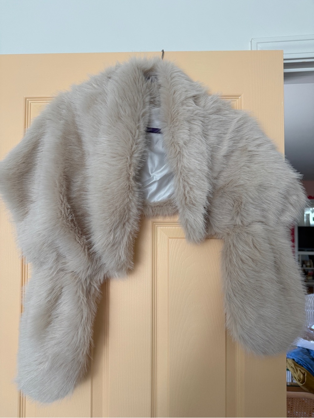 JJ’s Faux Fur Shawl in Light Taupe
